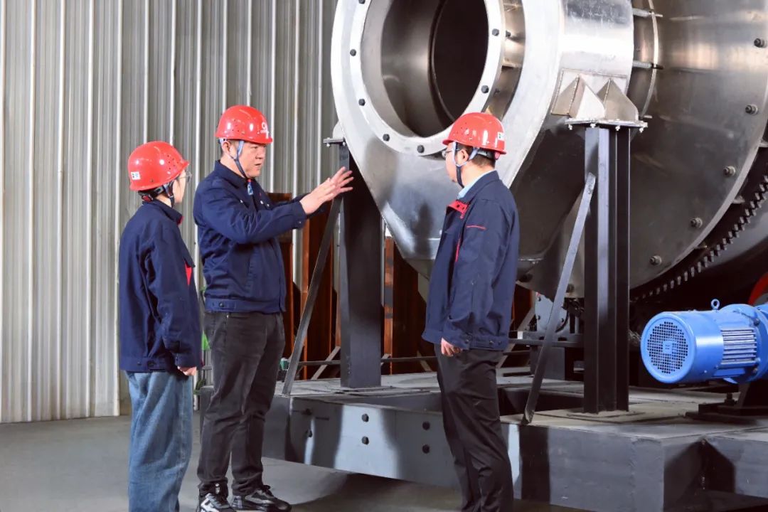 致敬劳模 | 贾军：以立异为刃，，，，，，，，破国产新能源装备“卡脖子”之局